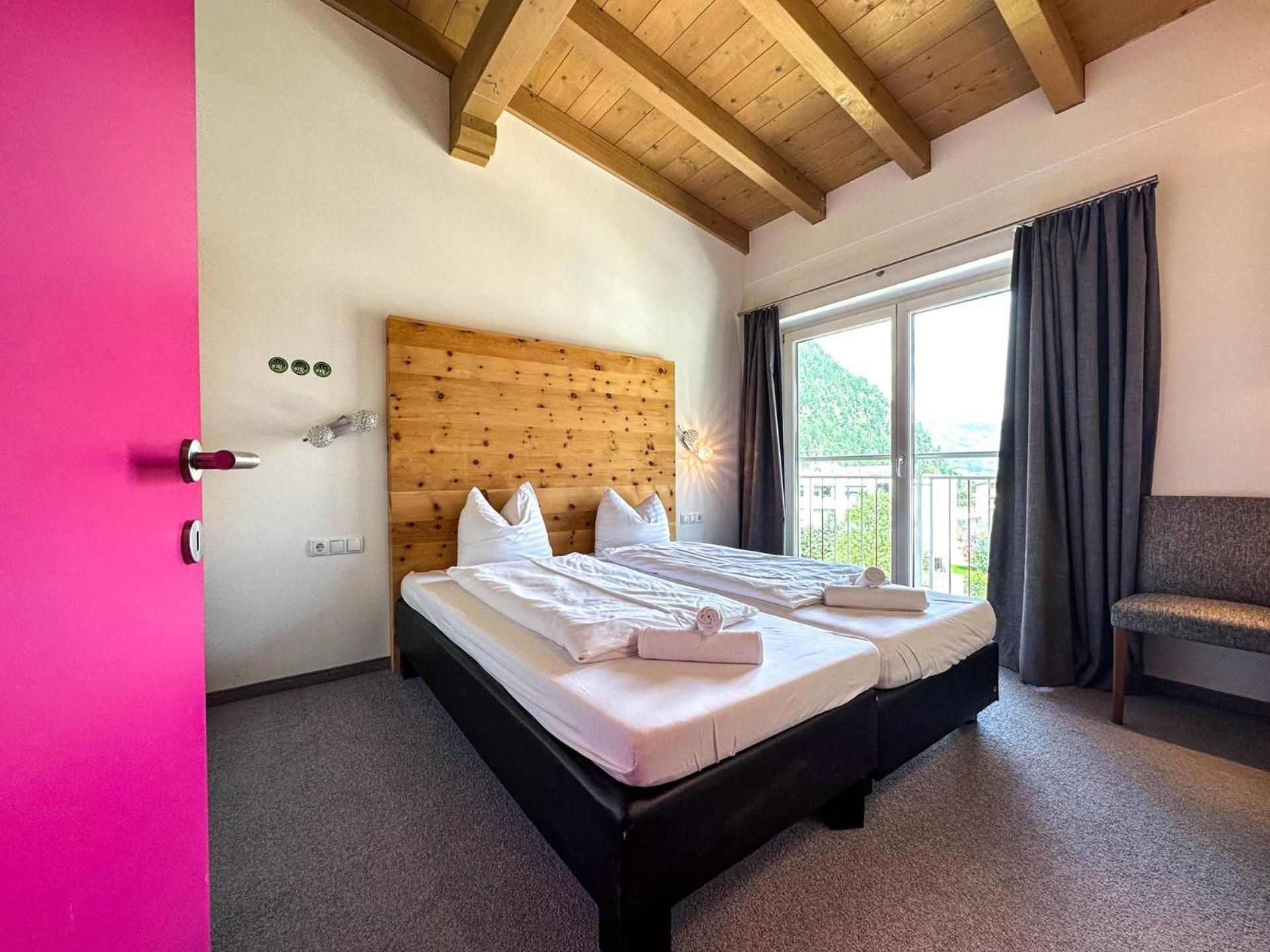 Partyhouse Harakiri Stay Different 60 Seconds To Mountains! Free Parking! Self Check-In Mayrhofen Kamer foto