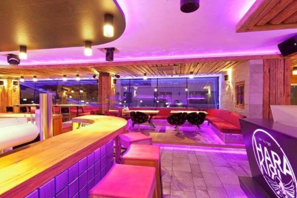 Partyhouse Harakiri Stay Different 60 Seconds To Mountains! Free Parking! Self Check-In Mayrhofen Buitenkant foto