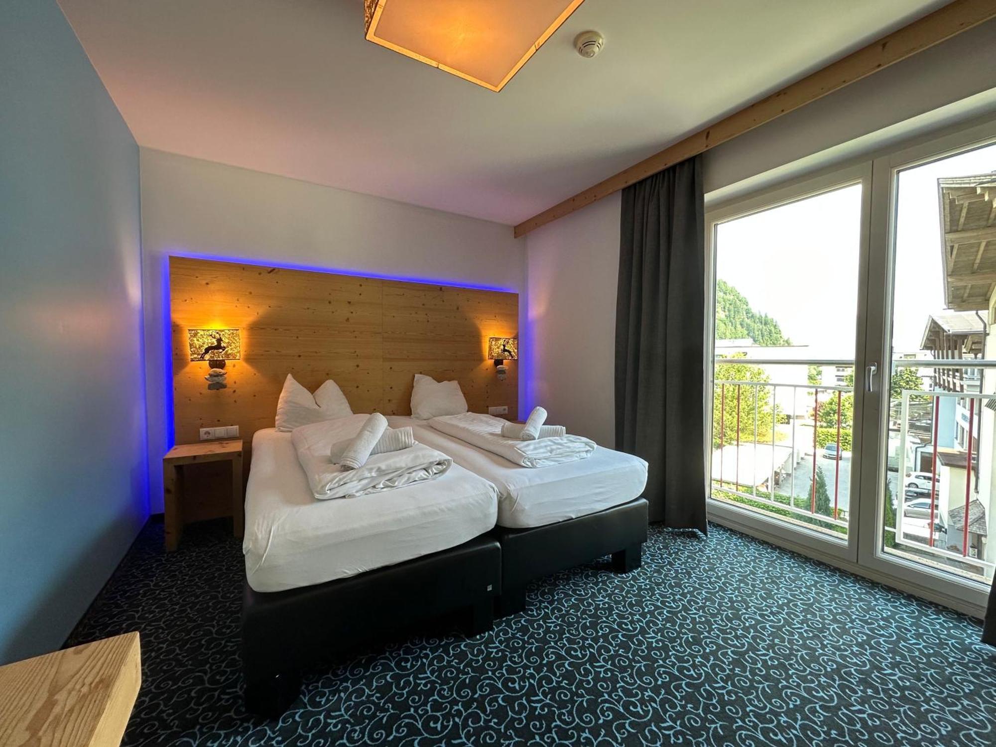 Partyhouse Harakiri Stay Different 60 Seconds To Mountains! Free Parking! Self Check-In Mayrhofen Buitenkant foto